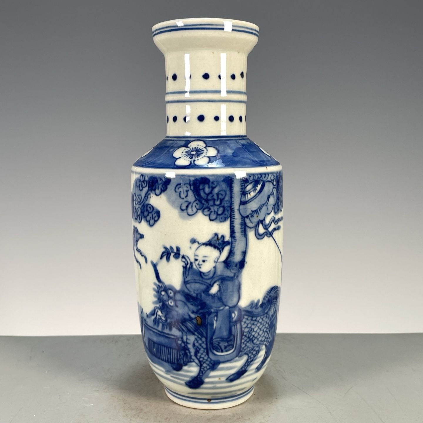 Сине-белая фарфоровая ваза-рул – обзор и цена Vintage Collectible Pottery